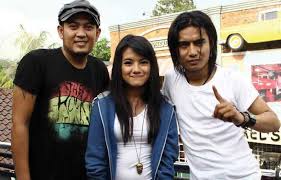 Check spelling or type a new query. Lirik Dan Chord Lagu Istana Bintang Setia Band Zonakamu