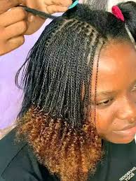 Manas tranças que tem duração de 3meses por apenas 6mil com o meu material  Whataspp 932373710 ou liga Não respondo comentário