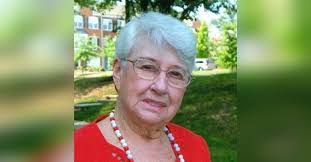 Elizabeth Gilkey's Instagram, Twitter & Facebook