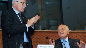 He spent his childhood and youth in the neighbourhood vaclav klaus is married to the economist livia klausova and has two sons and five grandchildren. Vaclav Klaus G Cz