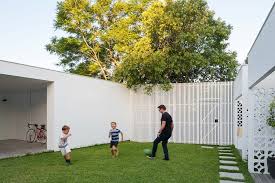Breeze Block House By Eva Marie Prineas Uncovered Under The Breezy Beautiful Southern Sky Breeze Blocks Architect Red Brick House