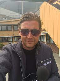 Anders nilsson & anders engman funderar kring kvällens v86. Anders Nilsson Na Twitteru Far Bli En Sedvanlig Tur For Lite Intervjuer Pa Stallbacken Equum Jagersro