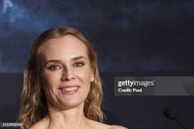 1.165 Diane Pool Fotos und hochauflösende Bilder