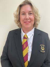 Sarah solo quits . Sarah Solo, the famous Werrason guitarist known in  particular for her special touch and her presence among men, is no longer  part of the Wenge Maison Mère. Suspended