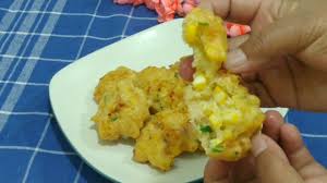 Berbeda dengan bakwan jagung yang teksturnya lebih sering kriuk sampai ke dalam. Resep Bakwan Jagung Garing Kriuk Kriuk Di Luar Lembut Di Dalam Youtube