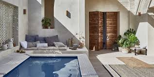 Deco Piscine 20 Accessoires Et Meubles Pour Amenager Son Coin Piscine Marie Claire