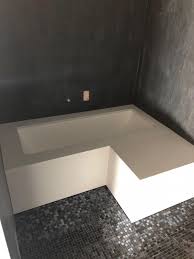 Se desideriamo calcolare le misure ideali per una vasca da bagno, il punto di partenza è considerare alcuni aspetti, come la tipologia dei materiali utilizzati per la realizzazione del prodotto finale, il design del modello scelto, il prezzo per effettuare l'acquisto e la dimensione complessiva del nostro bagno. Vasca Da Bagno Su Misura Wellness A Vicenza Fratelli Pellizzari