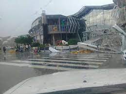 Can rest the tired feet at one of the restaurants and refuel before carrying on shopping. Ewn Reporter On Twitter Storm Cradlestone Mall Rw