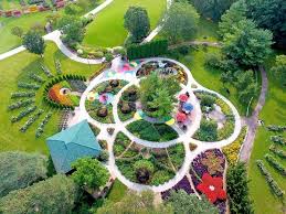 Gorgeous Gardens You Can Eat Award Winning Foodscaping Designs Garden Therapy Edible Garden Garden Design Gorgeous Gardens