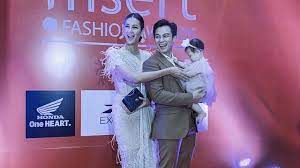 Untuk para ibu yang hamil muda, coba lihat inspirasi gaya stylish paula di artikel ini. 7 Momen Kemesraan Baim Wong Dan Paula Verhoeven Yang Dikabarkan Hamil Hot Liputan6 Com