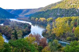 Der kroatische nationalpark krka umfasst auf einer fläche von 109,5 km² den rund 45 kilometer langen flussabschnitt der krka zwischen knin und skradin sowie den unterlauf des nebenflusses čikola. Krka Nationalpark Kroatien Franks Travelbox