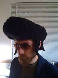 Feb 09, 2017 · sir tom jones has reportedly struck up a romantic relationship with priscilla presley. Ravelry Knitted Elvis Wig Pattern By Sirdar
