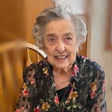 Ellie Swenson's Instagram, Twitter & Facebook