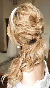 This is what we call perfection in its purest form. 53 Best Ponytail Hairstyles Low And High Ponytails To Inspire Hairstyles Weddinghair Ponytails Wedding Hairstyles Ponytail Weddinghairstyles Prom Hairstyle Easy Ponytails Puff Ponytails Fabmood Wedding Colors Wedding Themes Wedding