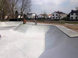 Na vijf jaar aandringen bij de stad kunnen ze © foto de spiegeleir. Bijna Klaar Bericht Van Algemeen Nut Skatepark Lokeren Facebook