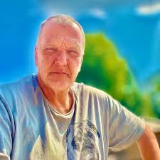 Erich Kästner 1899-1974 Dem Revolutionär Jesus zum Geburtstag Zweitausend  Jahre sind es fast, seit du die Welt verlassen hast, du Opferlamm des  Lebens! Du gabst den Armen ihren Gott. Du littest durch