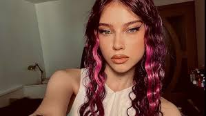 Draga noastră, astăzi este ziua ta, la mulți ani! Diagnosticul Grav Primit De Roxen La 14 Ani Sursa De InspiraÈie Pentru Amnesia Piesa Cu Care Ne ReprezintÄ La Eurovision 2021