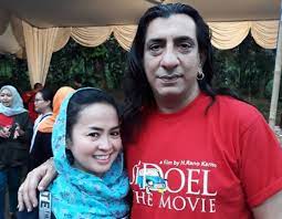Terlihat rano karno, suty karno, mandra, maudy koesnaedi, ahong dan cornelia agatha. Maryati Tohir Pemeran Munaroh Absen Di Si Doel The Movie Tabloidbintang Com