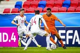 In deze rubriek sport kort komen hoofdzakelijk de overige berichten aan bod. Erwin Van De Looi Cody Gakpo Gaat Definitief Niet Met Jong Oranje Naar Het Ek