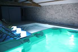 Gite De Grande Capacite Avec Piscine Interieure Chauffee En Vendee