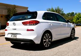 Euro looks and driving manners with hyundai's. Compact Delight 2018 Hyundai Elantra Gt Auto Trends Magazine