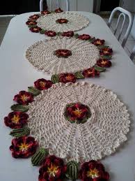 Caminho De Mesa De Croche Passo A Passo E 61 Modelos Lindos Aulas de flores de croche para aplicação do seu tapete de crochê com elaine oliveira. caminho de mesa de croche passo a