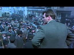 Michael collins plays a crucial role in the establishment of the irish free state in the 1920s, but becomes vilified by those hoping to create a completely independent irish republic. Michael Collins Film De Neil Jordan Extrait Avec Liam Neeson Youtube