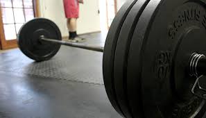 Ένα από τα πιο προβεβλημένα αθλήματα της προηγούμενης δεκαετίας, η άρσης βαρών, κατέληξε να είναι ένα μαραζωμένο άθλημα που με το ζόρι οι αθλητές μπορούν να επιβιώσουν. Arsh Barwn 8etiko Deigma Ellhna A8lhth Patris