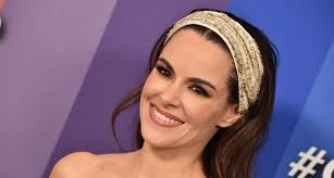 Feb 03, 2020 · to celebrate the final season of schitt's creek, emily hampshire chatted with buzzfeed and answered some of our burning questions about the show. Emily Hampshire Dishes On Her Post Schitt S Creek Life