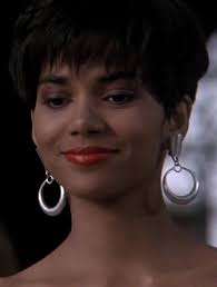 Halle took interest in show business and thanks to her exceptional beauty she participated and won. Pin On Fashion Style In Movies Tv Onstage