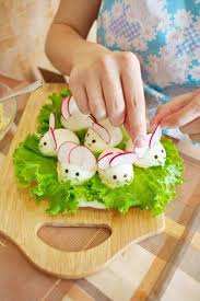 Voici 14 Adorables Facons D Appreter Les Oeufs Dans Vos Plats Froids Ou Dans Les Buffets De Fetes Plats Froids Entree De Paques Nourriture De Paques