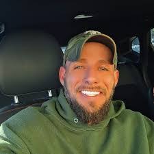 Marnie Dyer's Instagram, Twitter & Facebook