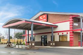 In fact, mission inn has become very well known as the gathering spot for holiday events throughout the year. Econo Lodge Inn Suites I 35 At Shawnee Mission Reviews Page 5