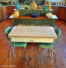 Pair it with the oregon dining chairs to complete this industrial look. Retro Kitchen Table Mesas De Cocina Muebles De Cocina Decoracion De Cocina Moderna