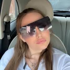 Leah Hutton (@leahhutton)