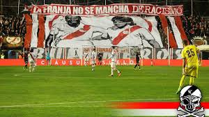 Barcelona hooligns attacked rayo vallecano. Super Hincha Los Ultras Mandan En El Rayo Vallecano