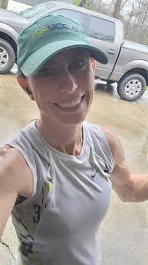 Kelly Crowl's Instagram, Twitter & Facebook