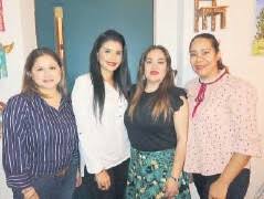 Celebran a las mamás con alegría