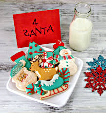 Make your christmas cookies stand out with decorating ideas that range from sophisticated to simple. Simple Christmas Cookies My Holiday Helpers The Bearfoot Baker