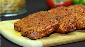 Primul gand a fost sa facem porc cu linte si ceapa caramelizata dar… nu mult lume apreciaza lintea (din pacate) asa ca am ajuns la varianta de porc cu mazare. Friptura De Porc La Cuptor Cu Sos De Rosii Si Usturoi Adygio Kitchen