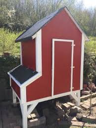 Huhnerhaltung Im Eigenen Garten Wir Bauen Einen Huhnerstall In 2020 Huhnerstall Huhner Haltung Huhner