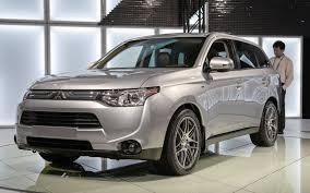 U S Spec 2014 Mitsubishi Outlander And 2013 Outlander Sport Limited Edition Rolling Into The L A Auto Show Mitsubishi Outlander Outlander Sport Outlander
