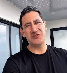 Estoy planeando mi próximo viaje y quiero saber cuál es mejor destino,  Medellin o Bogotá y más económico