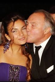 Mega pranzo all'aperto con il marito e la sua family per celebrare i 27 anni. Gh Vip 5 Las 10 Claves Que Hacen Que Elettra Una Nieta De Lamborghini Entre En Gh Vip 5