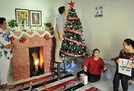 Hari krismas krismas juga dikenali sebagai hari natal disambut oleh penganut agama kristian pada 25 disember setiap tahun di seluruh dunia. Semangat Krismas Akan Dapat Dipertahan Biarpun Berdepan Covid 19 Astro Awani