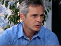 Ο ηθοποιός μάριος αθανασίου αναφερόμενος στις καταγγελίες που έχουν γίνει για περιστατικά σεξουαλικής παρενόχλησης στον καλλιτεχνικό χώρο είπε. Marios A8anasioy Den Htan Epilogh Toy 15xronoy Gioy Moy Na Meinei Mazi Moy H8ela Na