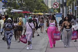Does spring break by the sea—swimming, sand, sundowners—seem to you more a right than a privilege? Miami S South Beach Confronts Disastrous Spring Break Honolulu Star Advertiser