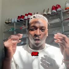 The game of baseball is rhythm. , If you’re trying to think your way  through an AB or ground ball, you’re beat. , Didi uses music internally to  stay smooth