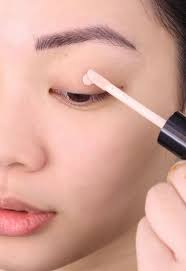Draw your eyeliner on the thinner side, so you still have room for pretty eye shadows. Makeup Tips How To Eye Makeup Tips For Hooded Eyes Monolids