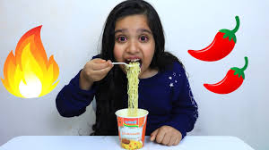 شفا أكلت اندومي حاار تحدي الاندومي الحار You Can Eat Noodles Fire Noodles Youtube